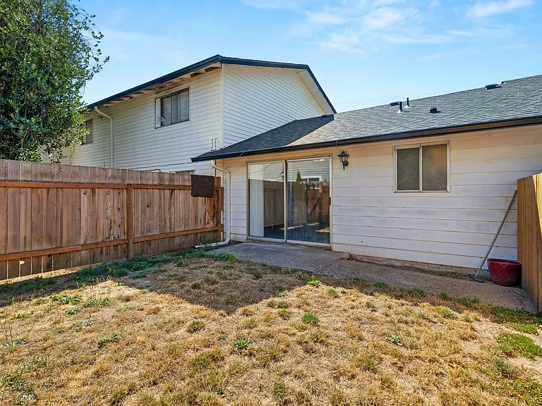 3605 NE 49th St — Photo 32