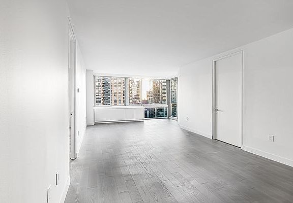 4th image of 101 W End Ave #16F