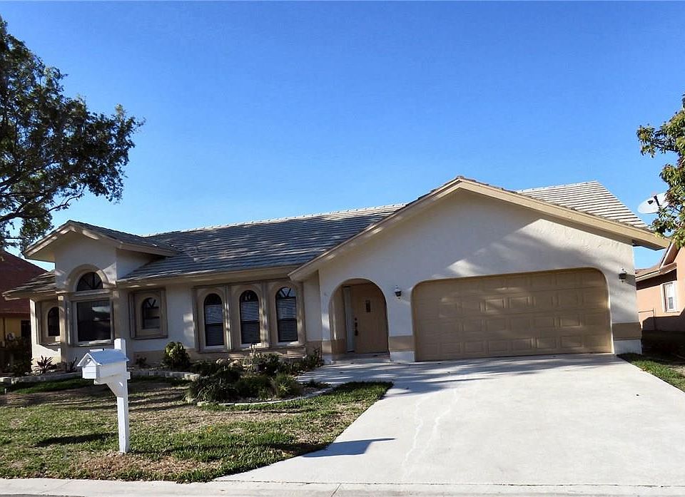 1st image of 8213 NW 40th Ct