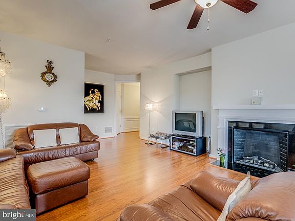 4th image of 8425 Peace Lily Ct APT 213