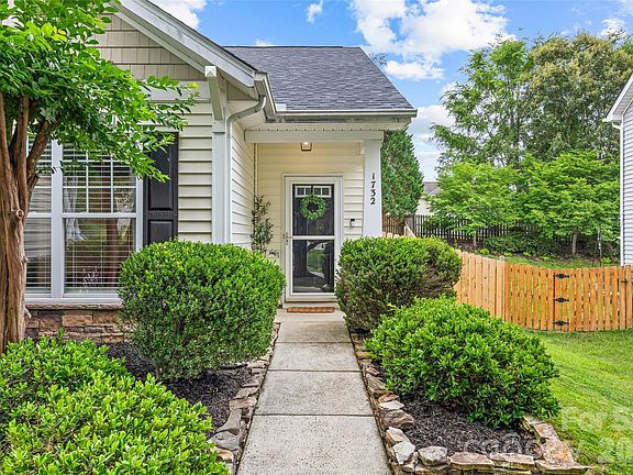 3rd image of 1732 Crabapple Tree Ln