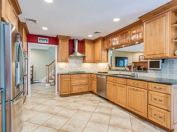 4th image of 9 Wood Sorrell Ln