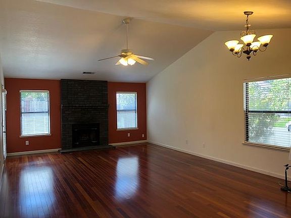 3rd image of 872 Lake Canyon Ave