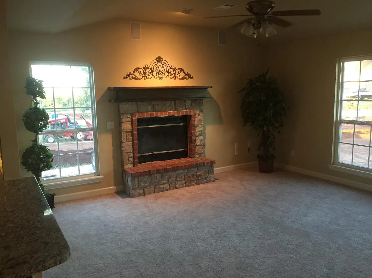 320 W Wild Horse — Photo 3