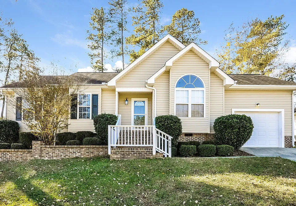 616 Groveton Trl