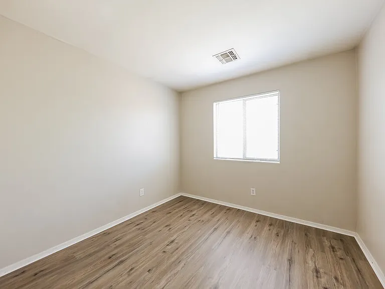 7222 S 37th Dr — Photo 15