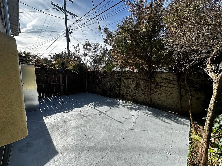 1177 N Hoover St #3/4 — Photo 6
