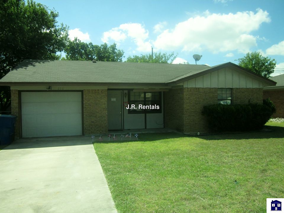 1st image of 216 Bridle Dr