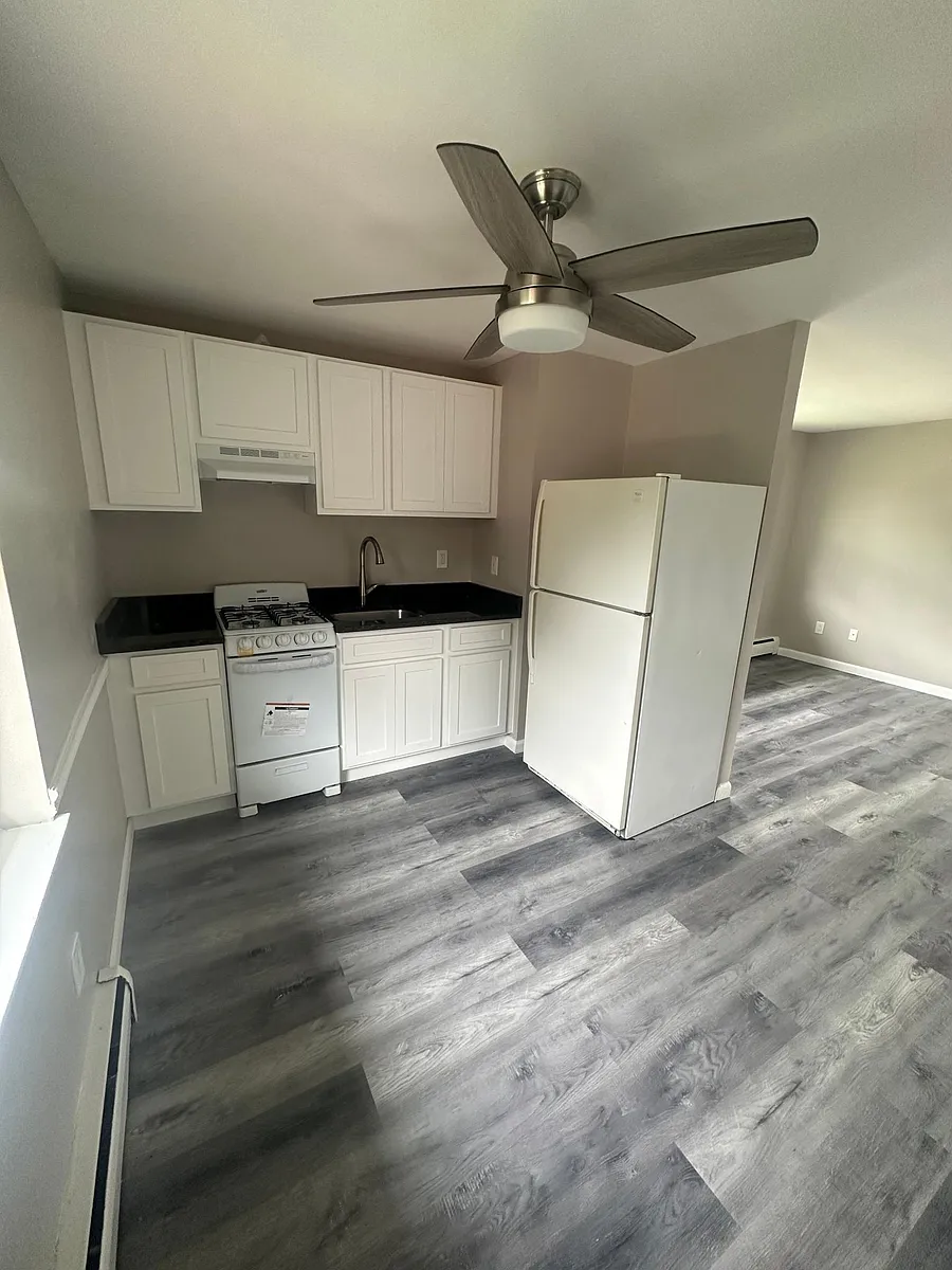 Building Photo - 104 Clinic Dr #204