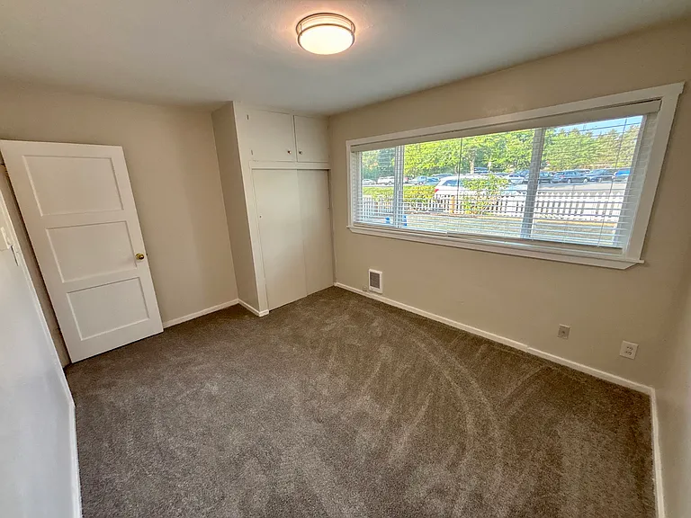 815 Edmonds Ave NE — Photo 10