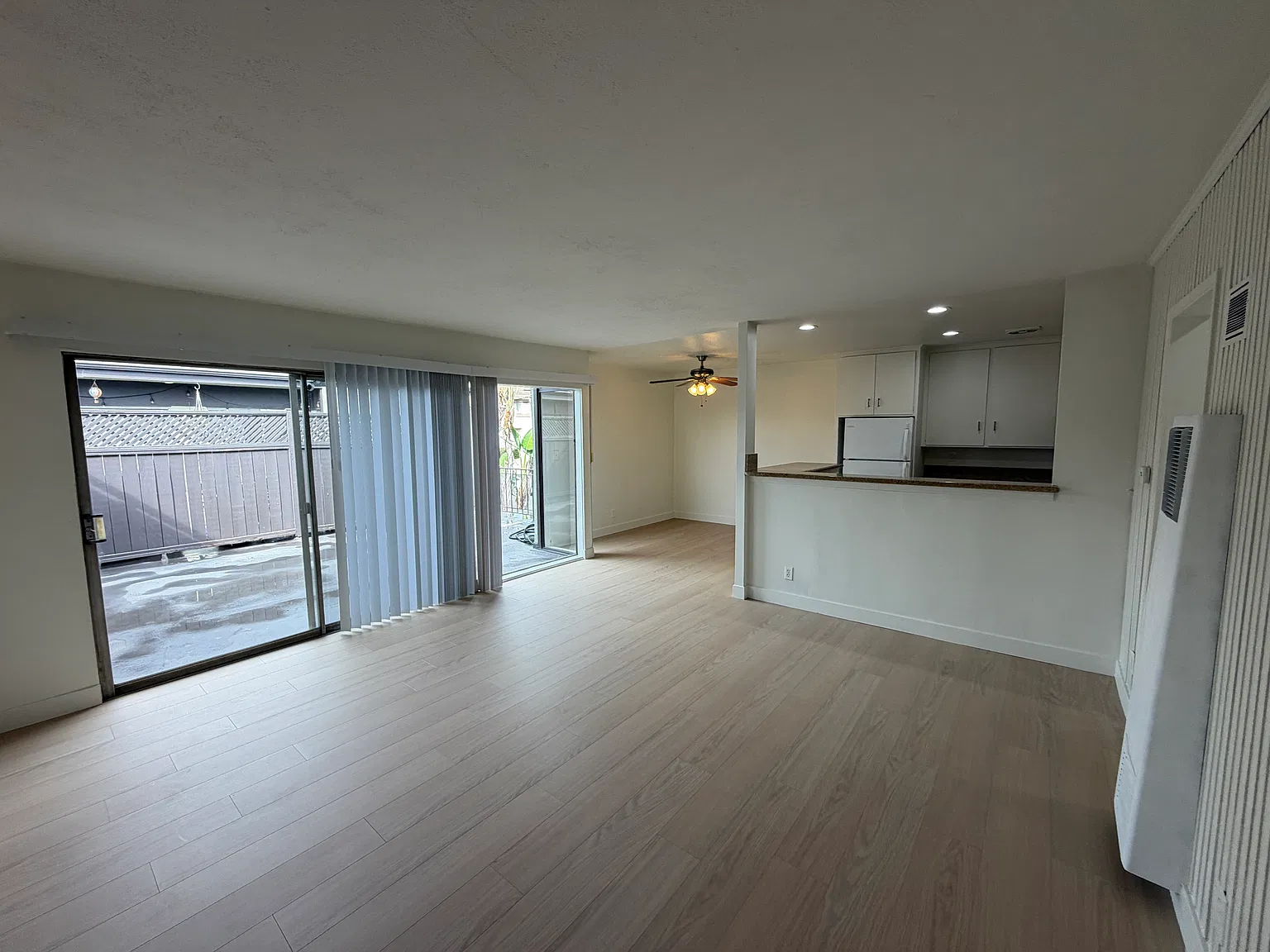 2 bed, 1.5 bath, 1000 sqft, $2,985 — Photo 3