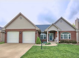 1407 Brookhaven Dr, Mahomet, IL 61853