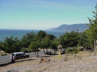 161 Dolphin Dr, Whitethorn, CA 95589