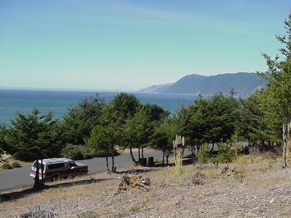 161 Dolphin Dr, Whitethorn, CA 95589