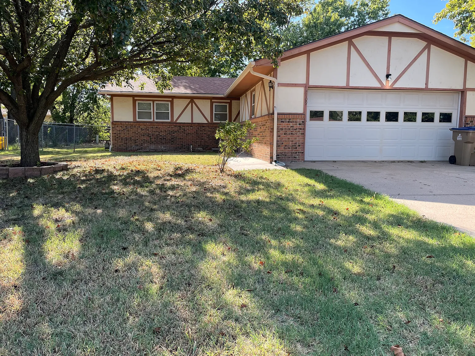 3 bed, 2212 sqft, $1,575 — Photo 2