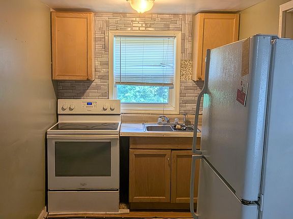 4th image of 2123 Bayvale Rd
