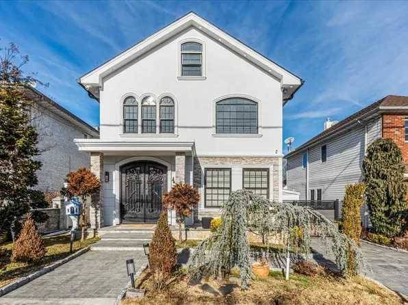 16207 12th Rd, Beechhurst, NY 11357