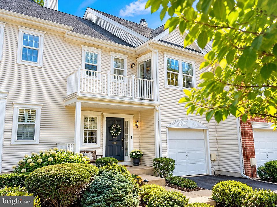 1st image of 128 Treymore Ct