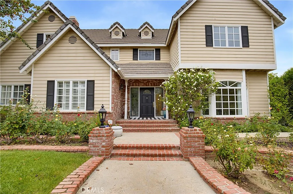 4 bed, 3922 sqft, $16,500 — Photo 1