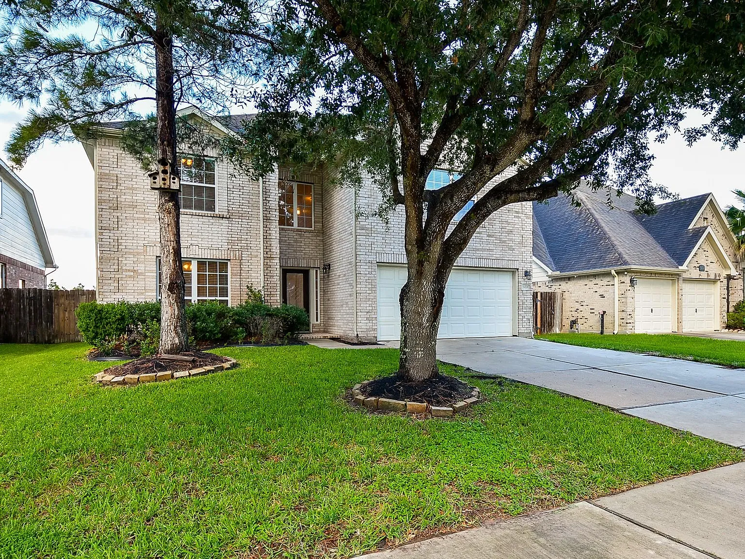 4 bed, 2.5 bath, 2756 sqft, $2,800 — Photo 2