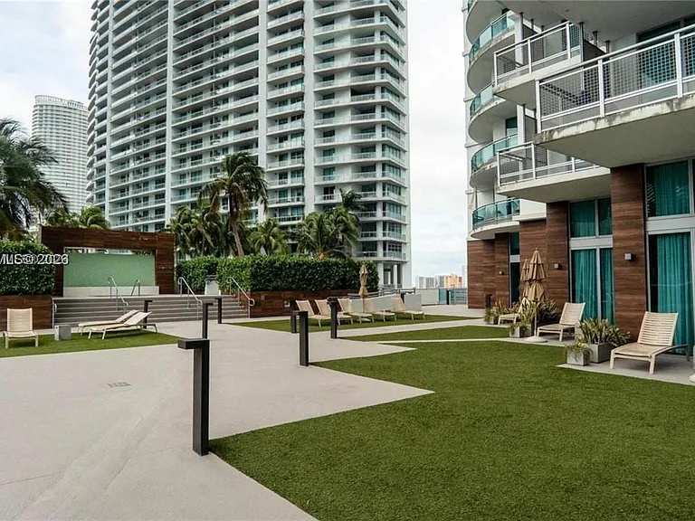 361 S Miami Ave — Photo 9