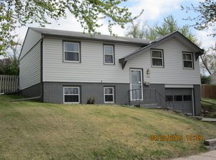 1420 S Point Dr, Sioux Falls, SD 57103