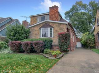 876 Rivard Blvd, Grosse Pointe, MI 48230
