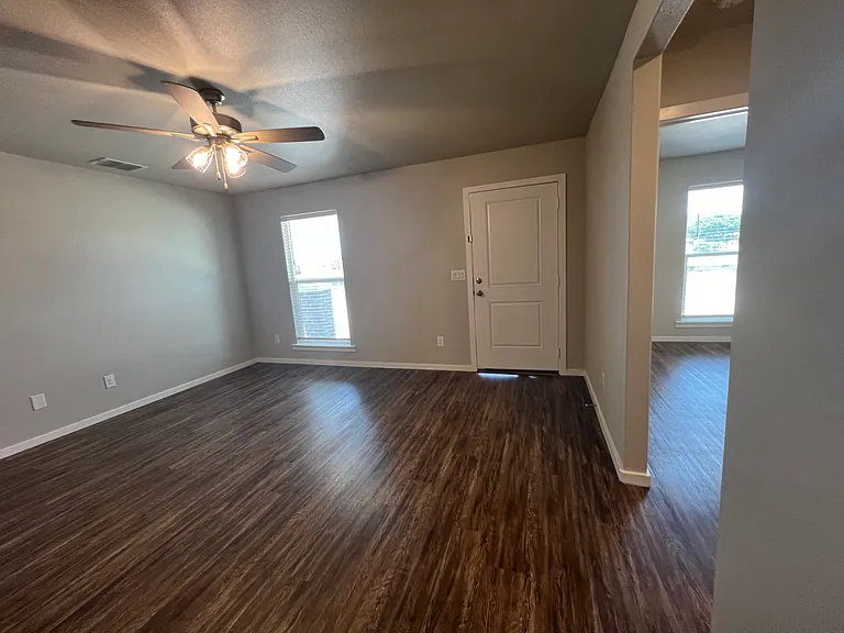 3405 Tiffin Ave — Photo 8