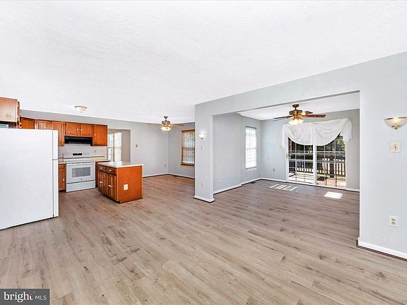 2nd image of 408 Willow Hill Ct