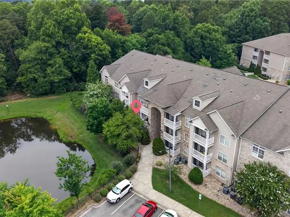 7108 Friendly Ave, Greensboro, NC 27410