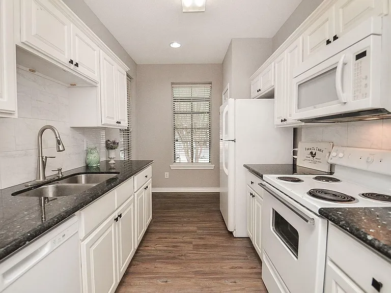 2255 Braeswood Park Dr #195 — Photo 11