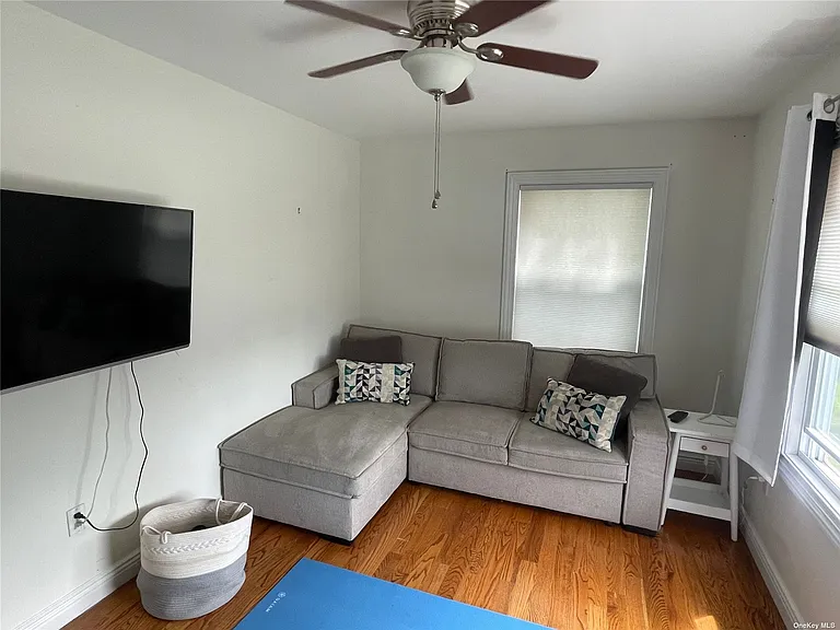 11 Charlotte Pl — Photo 23