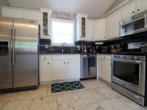5th image of 106 Kings Ct