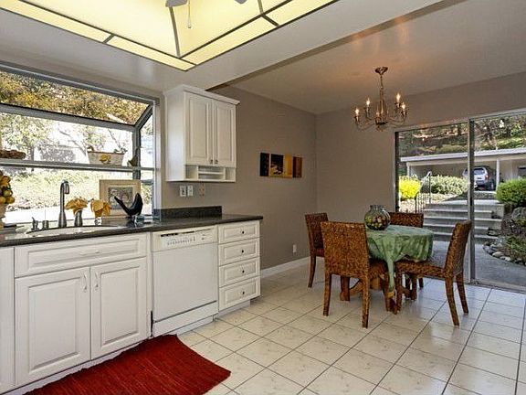 Updated Eat-In Kitchen