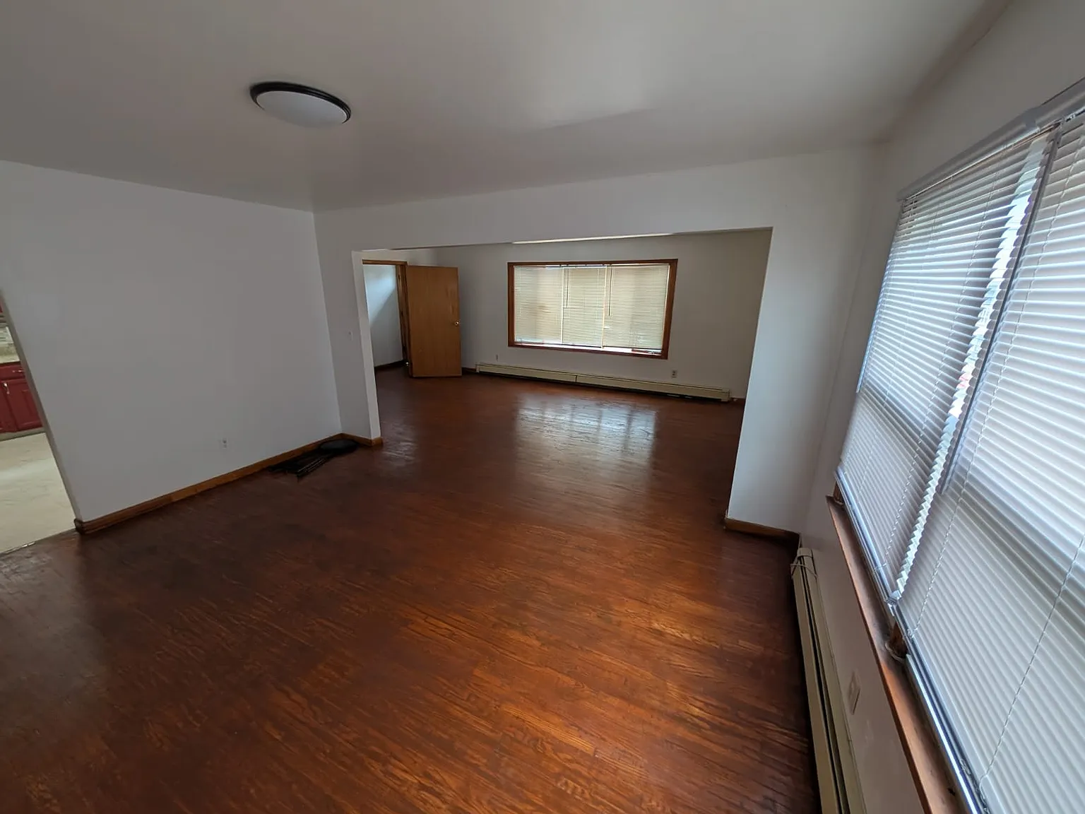 3 bed, 1919 sqft, $3,300 — Photo 2