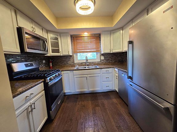 4th image of 1010 Patricia Ln