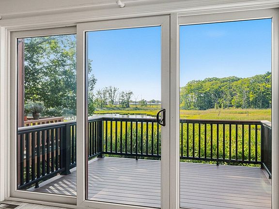 4th image of 107 Dunvegan Woods Drive