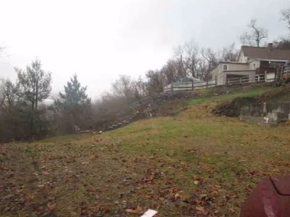 525 Oregon Ave, Glassport, PA 15045