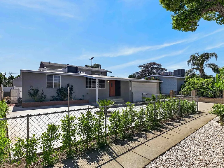 7865 Cantaloupe Ave — Photo 1