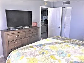 2 bed, 2.0 bath, 1023 sqft, $5,000 — Photo 4