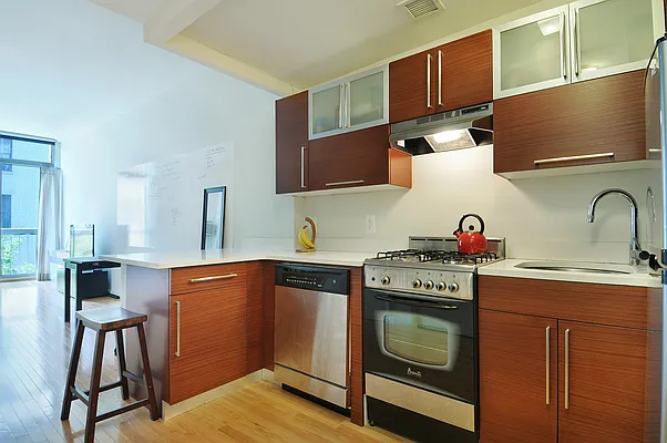 Rented by R New York | media 6