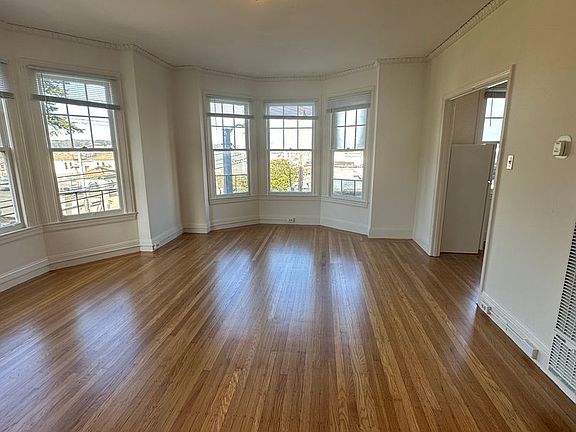 5th image of 405 33rd Ave APT 202