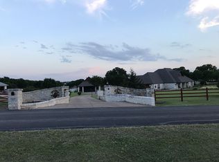 102 Brush Creek Dr, Azle, TX 76020