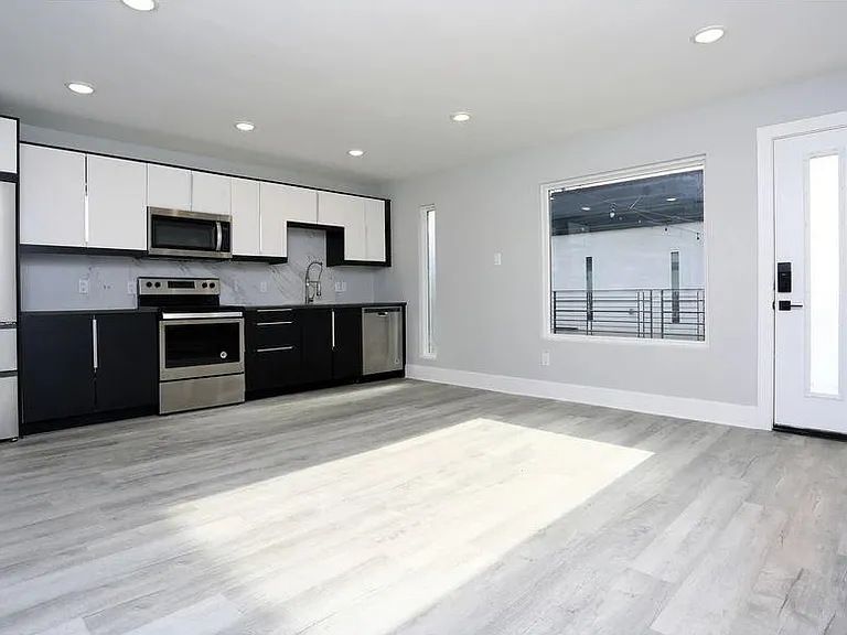 4915 Bryan St #206 — Photo 3