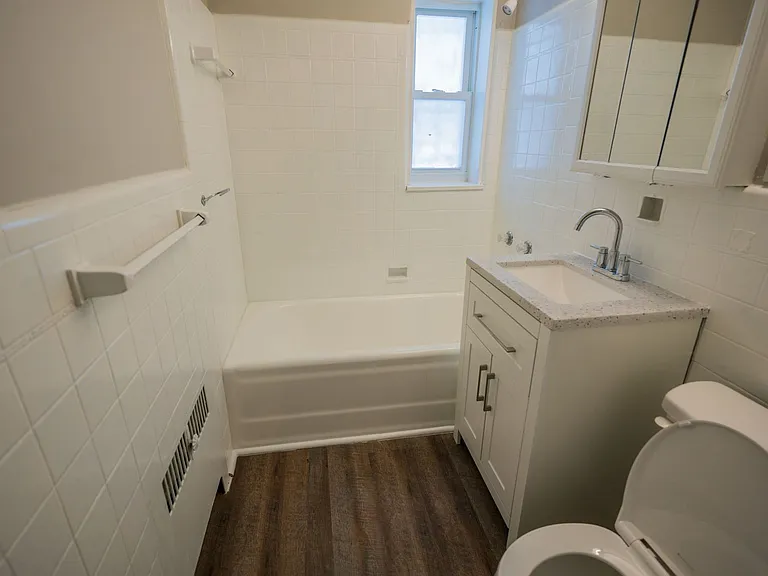 1027 17th St NW — Photo 7