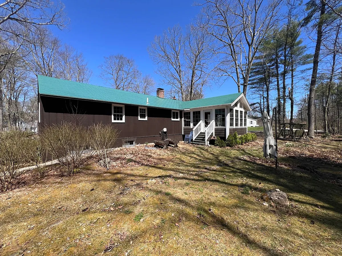 Building Photo - 33 Meadowbrook Dr