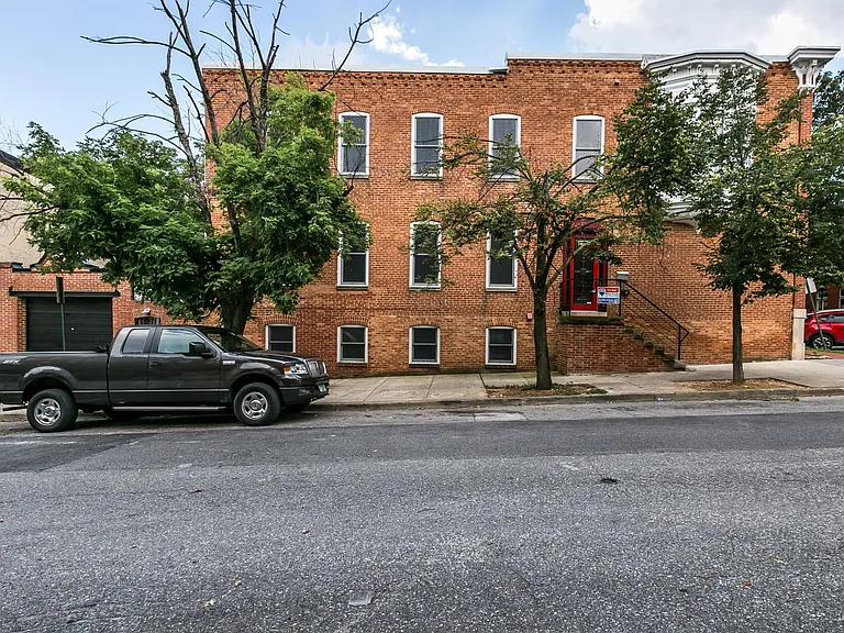 2201 E Fairmount Ave #A — Photo 31