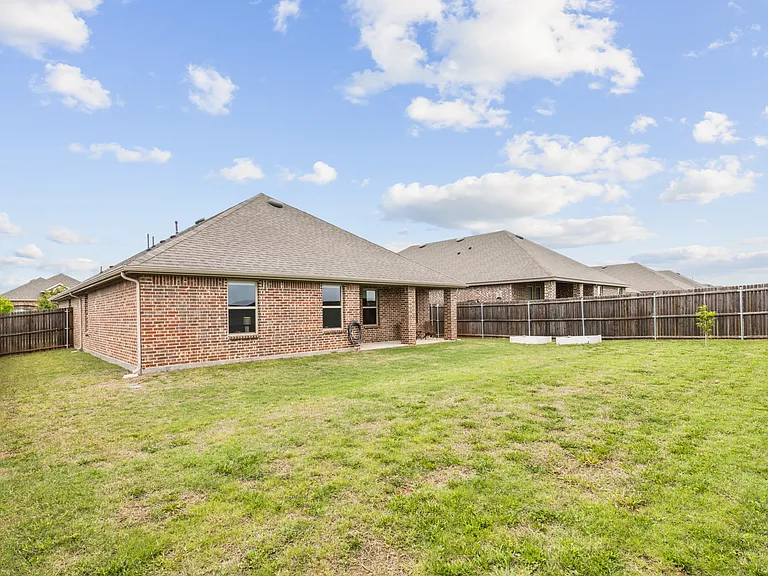 4018 Woodford Dr — Photo 26