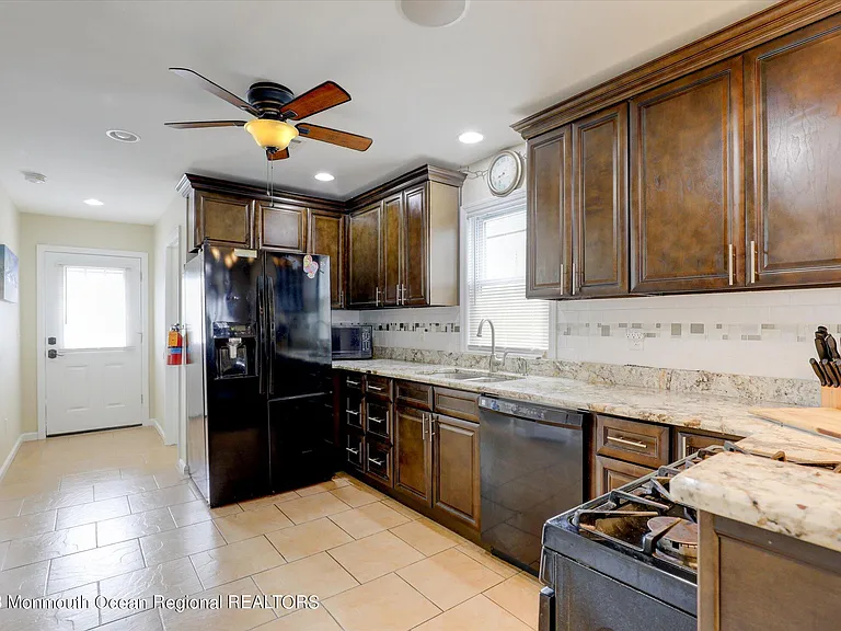 120A Randall Ave #A — Photo 14