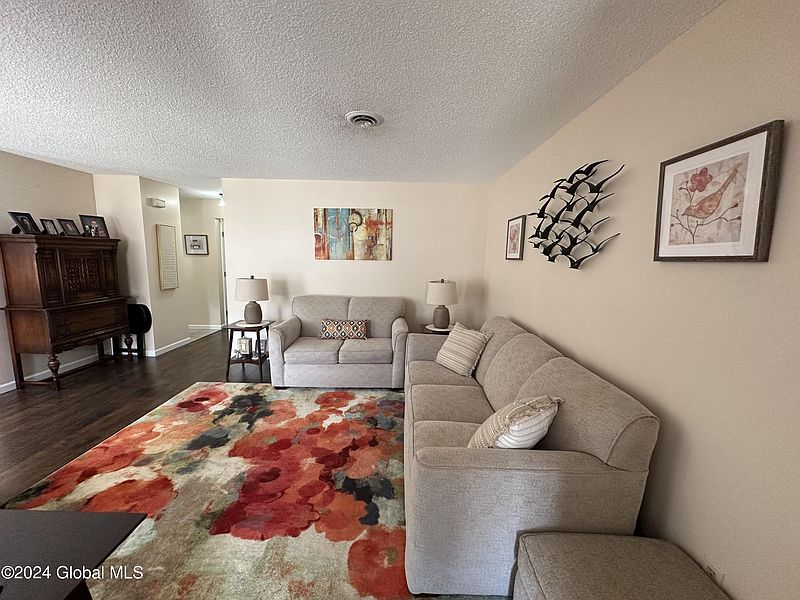 5th image of 109 Cambridge Manor Drive